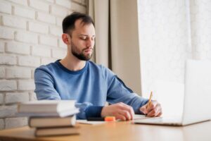 Escolher um local calmo e tranquilo, será essencial para seu aproveitamento dos estudos. 