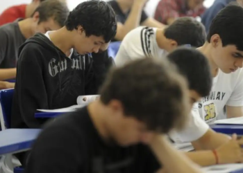 A redação é uma das partes mais importantes do Enem, podendo determinar uma grande parte da sua pontuação final. Imagem: Agência Brasil