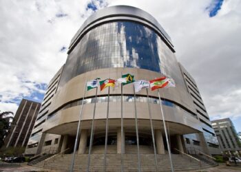 Concurso TRF 4 aguarda autorização do edital