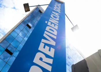 Placa do prédio da Previdência Social, indicando o local relacionado ao concurso de perito do INSS.