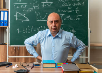 Jovens estudem para o concurso.