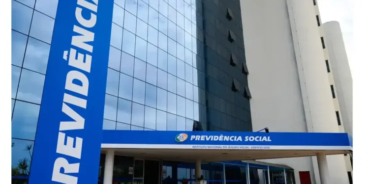 Fachada do prédio do INSS com o logotipo da Previdência Social