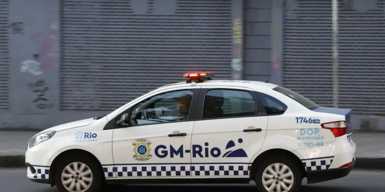 Viatura da Guarda Municipal do Rio de Janeiro circulando pela cidade.