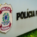 Logo da Polícia Federal, com brasão e inscrição 'Polícia Federal'