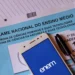 Caderno do ENEM 2025 com smartphone exibindo o logo do ENEM