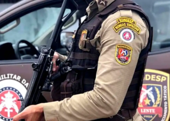 Policial da PM BA com uniforme, representando a convocação dos aprovados no concurso.