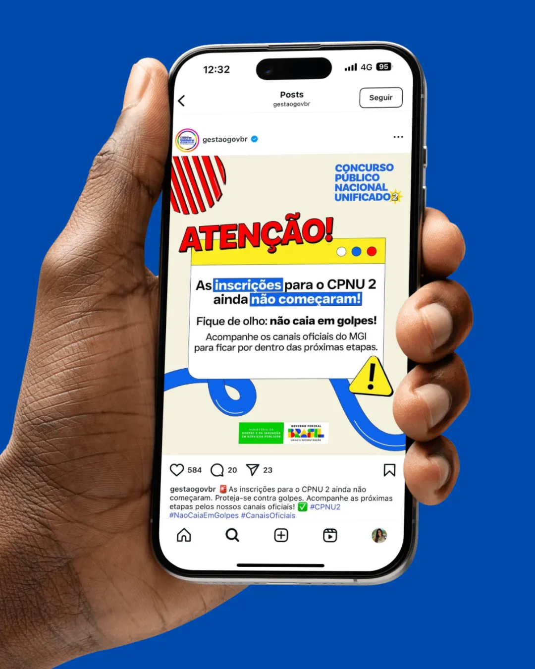 Mão segurando celular com aviso oficial sobre inscrições do CPNIU 2.