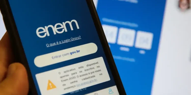 Tela do aplicativo Enem exibida em um smartphone, com informações sobre o login único e uma mensagem de alerta.