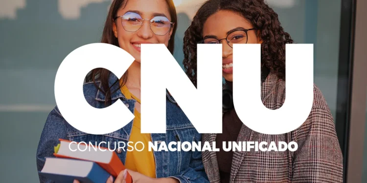 Duas jovens segurando livros ao lado do logotipo do Concurso Nacional Unificado (CNU).
