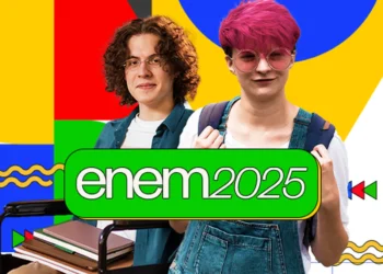 Dois estudantes jovens, um deles em cadeira de rodas e outro com cabelo rosa, diante de um fundo colorido abstrato com o texto "enem 2025".