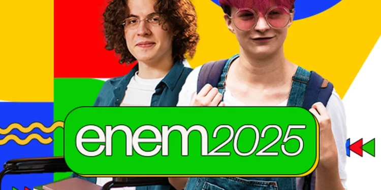 Dois estudantes jovens, um deles em cadeira de rodas e outro com cabelo rosa, diante de um fundo colorido abstrato com o texto "enem 2025".