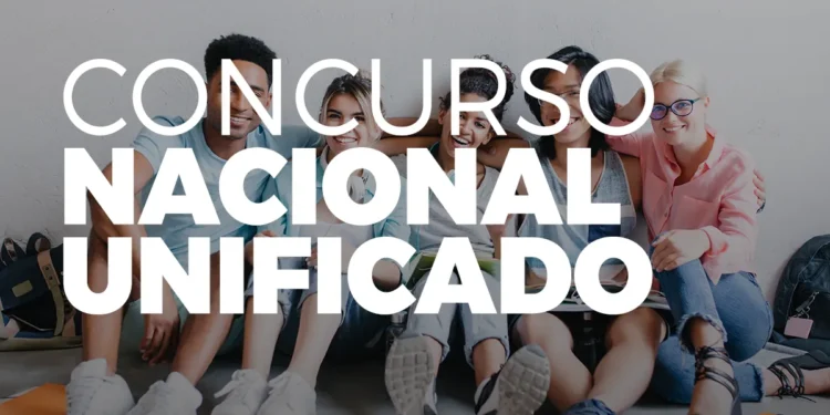 Grupo diverso de jovens sorrindo ao lado da frase Concurso Nacional Unificado.