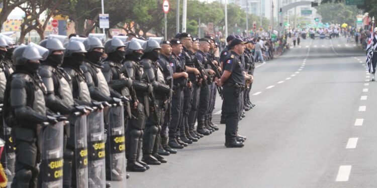 Concurso guarda municipal. guardas em fila representado seu trabalho.