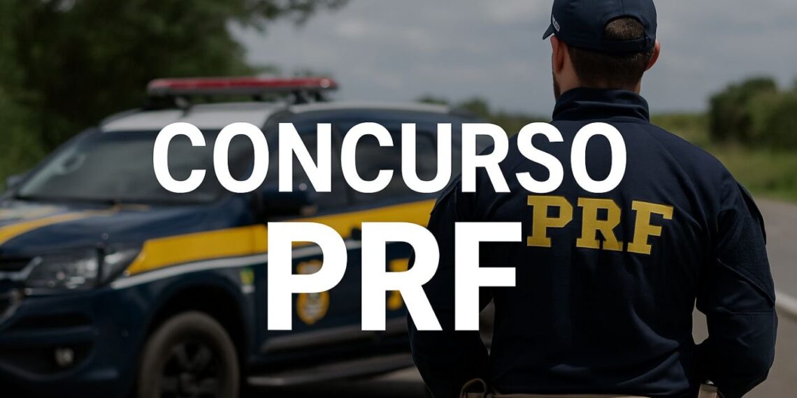 Policial rodoviário federal com uniforme, em frente ao carro da PRF, com a frase 'CONCURSO PRF' sobreposta na imagem.