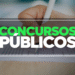 Texto sobre concursos públicos com caneta, representando o impacto das mudanças propostas pela Reforma Administrativa.
