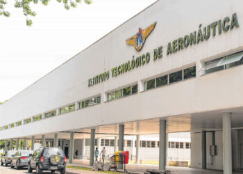 Fachada do Instituto Tecnológico de Aeronáutica (ITA) em São José dos Campos, com destaque para o concurso ITA 2025.