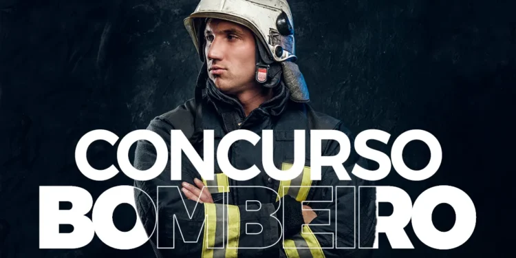 Homem bombeiro de uniforme, com expressão séria, destacando-se em fundo escuro. A imagem faz parte de uma campanha sobre concurso para o Corpo de Bombeiros Militar do Ceará.