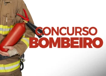 Imagem de um bombeiro segurando um extintor de incêndio, representando o Concurso Bombeiros DF 2025.