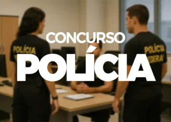 Concurso PC RS: Policiais em treinamento com texto "Concurso Polícia". Ilustração do edital PC RS 2025 (Escrivão e Inspetor).