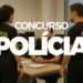 Concurso PC RS: Policiais em treinamento com texto "Concurso Polícia". Ilustração do edital PC RS 2025 (Escrivão e Inspetor).