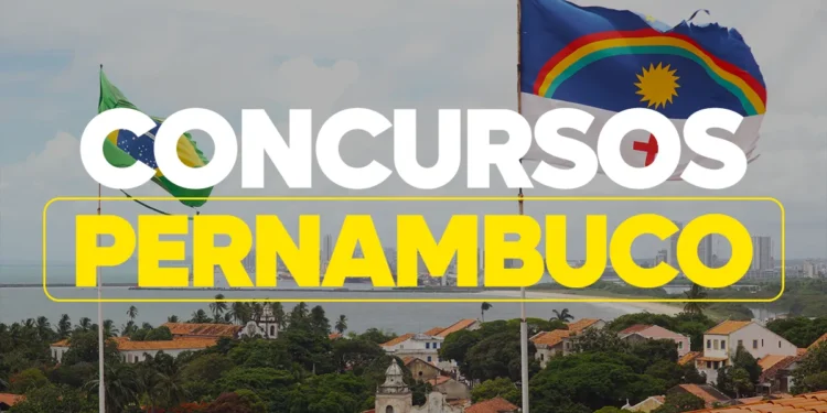 Bandeira de Pernambuco e do Brasil com texto Concurso Pernambuco em destaque sobre imagem da cidade.