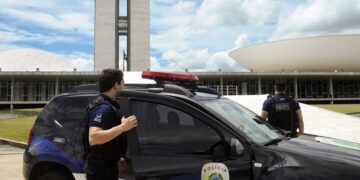 PORTALGOPolícia Federal em frente ao Congresso Nacional do Brasil.