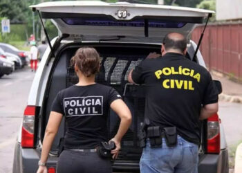 Polícia Civil em ação durante operação de combate a fraudes em concursos públicos, da "máfia dos concursos.