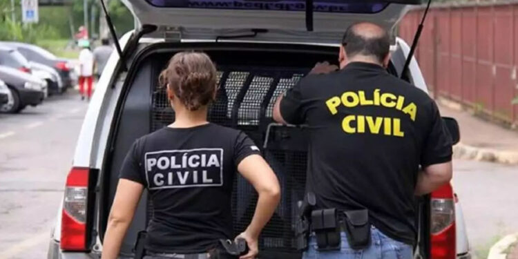 Polícia Civil em ação durante operação de combate a fraudes em concursos públicos, da "máfia dos concursos.