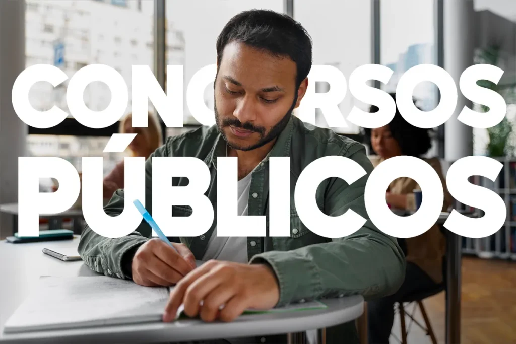 Concurso da Marinha 2026 Homem estudando para concurso público da Marinha 2026. Imagem ilustrativa para o edital com 850 vagas abertas para inscrições em janeiro.