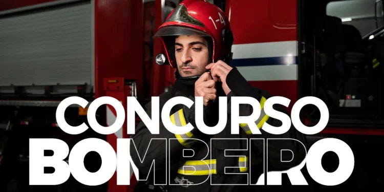 Bombeiro vestindo uniforme ao lado de caminhão de incêndio com texto “CONCURSO BOMBEIRO”.