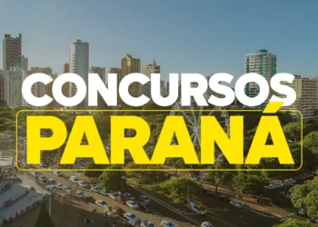 Vista aérea da cidade de Curitiba com texto em destaque concursos Paraná em branco e amarelo