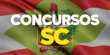 Bandeira de Santa Catarina com destaque para concursos públicos estaduais.