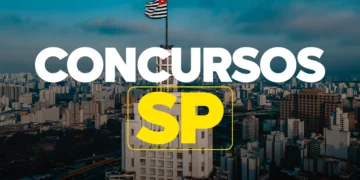 Foto aérea do Edifício Altino Arantes com bandeira de São Paulo e texto sobre concursos SP.