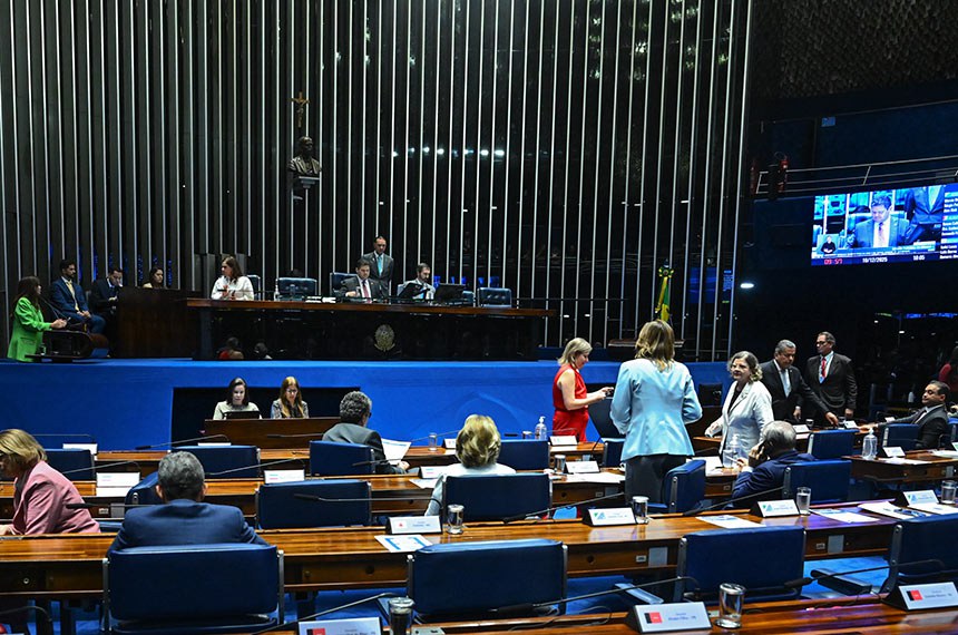 Sessão no Senado sobre mudança na idade máxima para concursos. Plenário do Senado durante sessão de votação do projeto que altera a idade máxima para concursos da PM e Bombeiros.