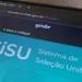 Tela de um tablet exibindo a página de login do SiSU, sistema de seleção do ensino superior.