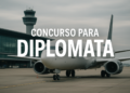 Avião estacionado em aeroporto com texto 'Concurso para Diplomata'.