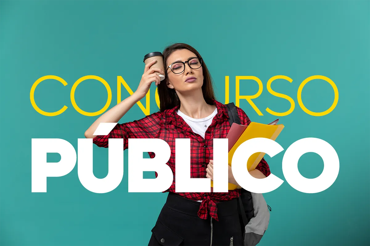 Preparação para as provas de concurso público em 2026 Mulher estudando para concurso público com livros e café durante preparação para provas em 2026