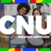 Dois jovens candidatos com materiais de estudo e texto CNU Concurso Nacional Unificado sobreposto