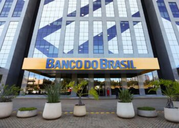 Fachada do edifício sede do Banco do Brasil com placa em destaque