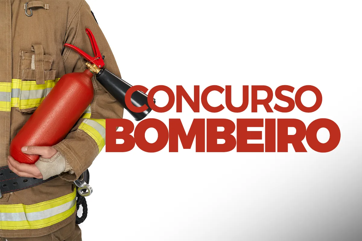 Concurso Bombeiro 2026 Bombeiro com uniforme marrom segura extintor vermelho ao lado do texto "Concurso Bombeiro"