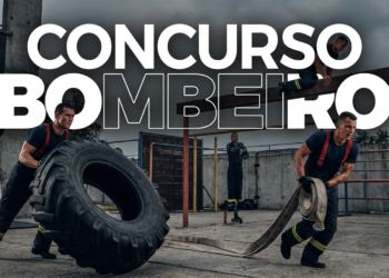 Bombeiros realizam exercícios intensos com pneu e mangueira em pátio de treinamento