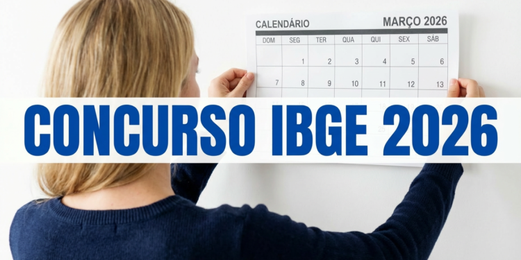 Mulher pendura calendário de março de 2026 na parede com destaque para concurso IBGE