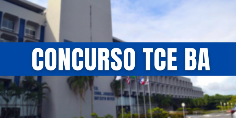 concurso tce baPrédio do Tribunal de Contas da Bahia ao fundo com faixa escrita "Concurso TCE BA"