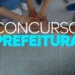 Grupo de pessoas unindo as mãos com texto Concurso Prefeitura sobreposto