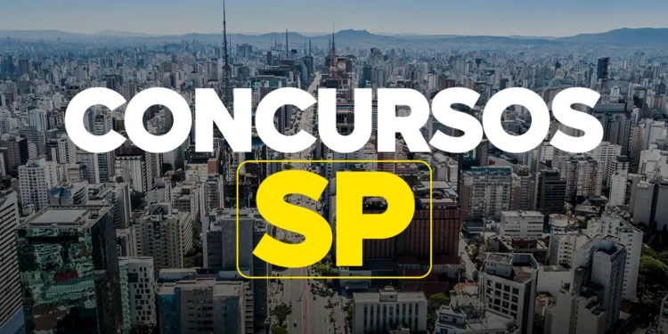 Vista aérea de São Paulo com texto Concursos SP sobreposto