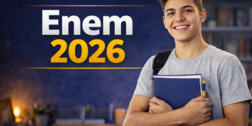 Jovem estudante sorrindo com caderno e mochila ao lado do texto "Enem 2026" em azul e amarelo