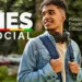 Jovem negro com jaqueta jeans, fones de ouvido e mochila azul sorri ao lado do logotipo do FIES Social