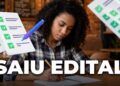 Jovem negra de cabelos cacheados escreve em caderno, rodeada por ícones de checklist, com texto "SAIU EDITAL"