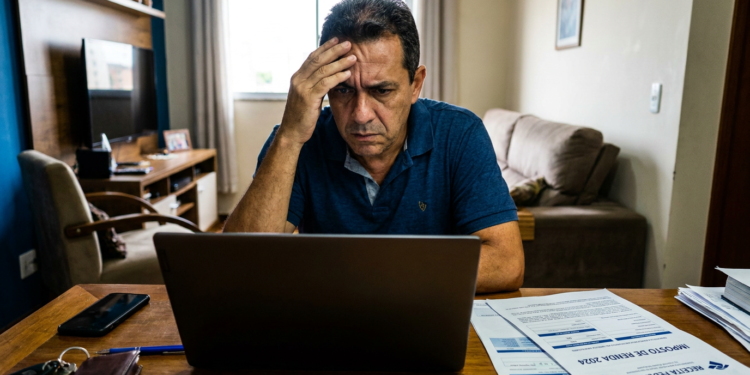 Imposto de Renda 2026: mais de 120 sites falsos já foram identificados em golpes contra contribuintes