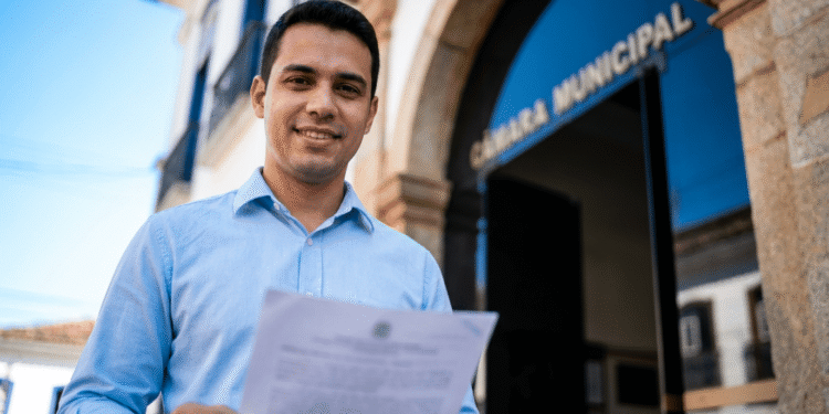 Concurso Câmara de Governador Valadares MG: edital abre 10 vagas com salários de até R$ 5.135,87